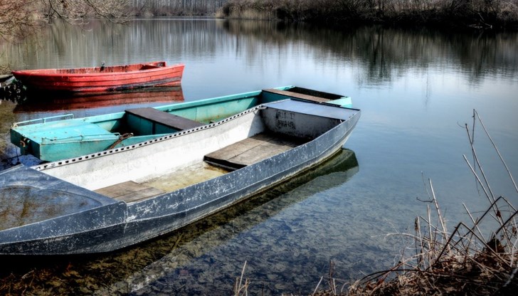 Трагедията се е случила в изключително опасен участък от реката край града, където има обратно течение и водата се завихря във водовъртежи, рискови дори за опитни лодкари Трагедията се е случила в изключително опасен участък от реката край града, където има обратно течение и водата се завихря във водовъртежи, рискови дори за опитни лодкари