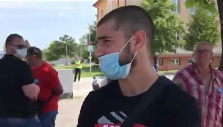 Симеон Стойчев се афишира като състезател по кикбокс в СК “Армеец”