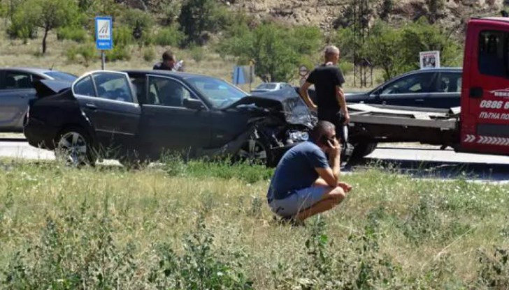 Като причина за катастрофата полицаите посочват - неспазване на дистанция