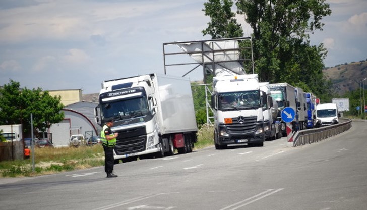 Изискването за предварителен тест няма да важи за водачите на тежкотоварни превозни средства, които преминават българско-гръцката граница