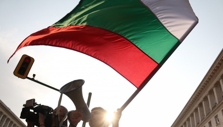 Контрапротест се събира в градинката до СДВР Контрапротест се събира в градинката до СДВР