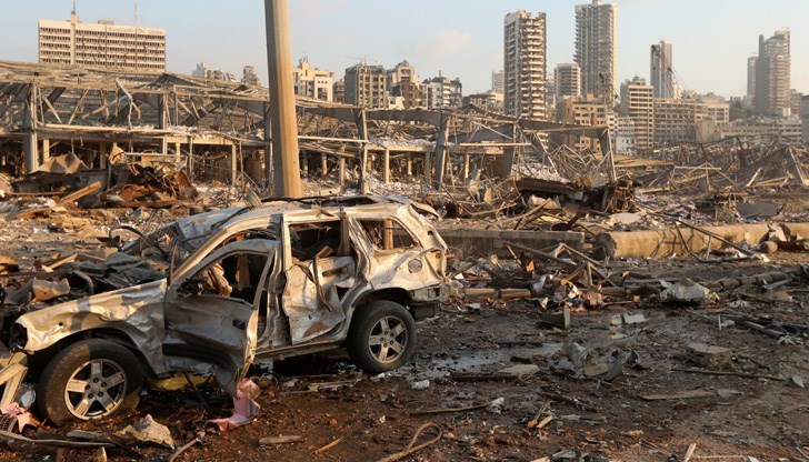 Мощен взрив в склад на пристанището в Бейрут на 4 август унищожи десетки домове