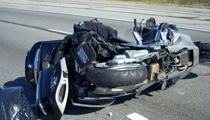 Мотористът е бил с жалейка и най-вероятно е бил на гроба на свой близък, което го е разконцентрирало Мотористът е бил с жалейка и най-вероятно е бил на гроба на свой близък, което го е разконцентрирало