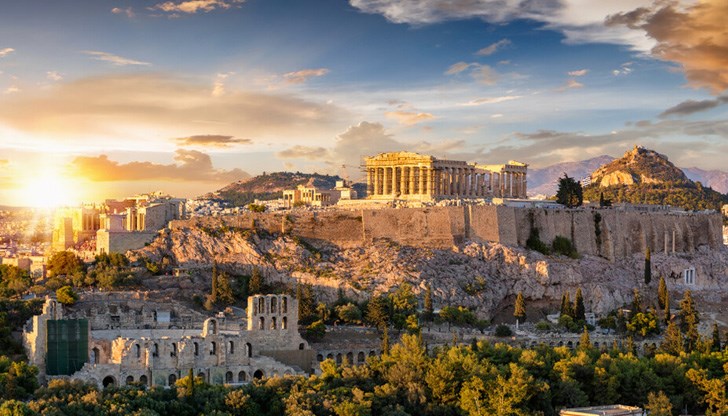 Усетено е в столицата Атина, както и на п-в Пелопонес