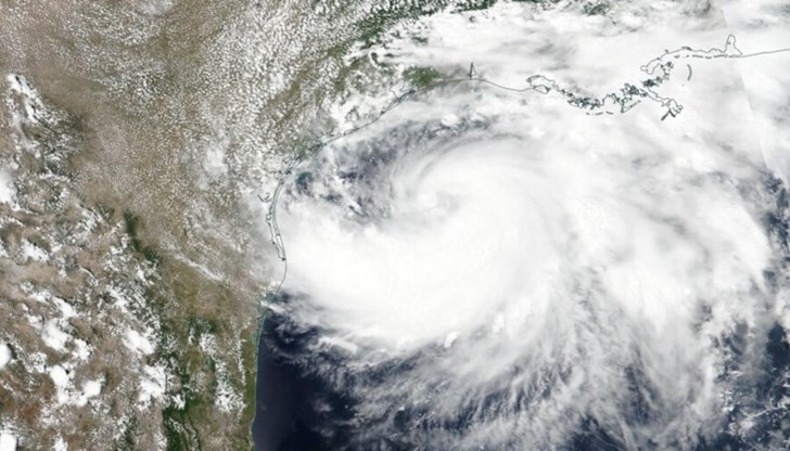 Синоптиците прогнозират, че "Лаура" ще удари директно Хюстън Синоптиците прогнозират, че "Лаура" ще удари директно Хюстън