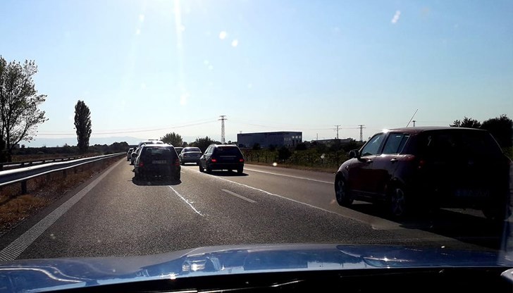 Държавната машина пък отдавна е доказала, че не се интересува от истинско намаляване на броя на жертвите и ранените на пътя, справяне с корупцията в системата на МВР и въдворяването на ред! Държавната машина пък отдавна е доказала, че не се интересува от истинско намаляване на броя на жертвите и ранените на пътя, справяне с корупцията в системата на МВР и въдворяването на ред!