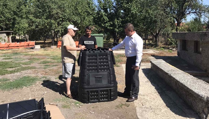 Компостерите са пример как опазването на околната среда може да спести милиони, заяви Пенчо Милков