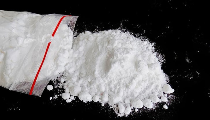 Полицаите открили в жилището на мъжа везна, бяло вещество на бучки и амфетамин на прах Полицаите открили в жилището на мъжа везна, бяло вещество на бучки и амфетамин на прах