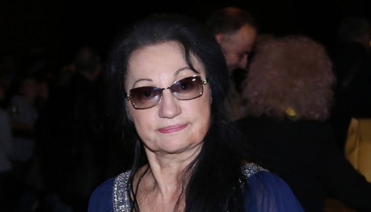 Ако не му беше забранил, щях да го помоля да ми сподели тук новата конституция, дето вече я е написал Ако не му беше забранил, щях да го помоля да ми сподели тук новата конституция, дето вече я е написал