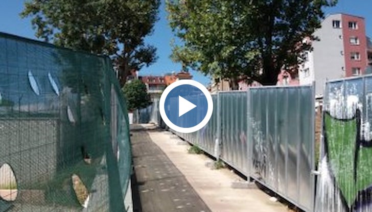 В деня на тържествената церемония около новата метростанция миришеше на фекалии