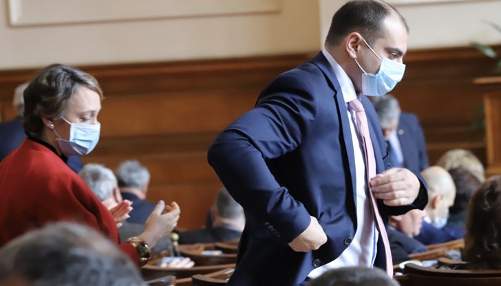 Вотът ще бъде преброен ръчно или поименно, но поради ваканцията на депутатите кворумът е под въпрос Вотът ще бъде преброен ръчно или поименно, но поради ваканцията на депутатите кворумът е под въпрос