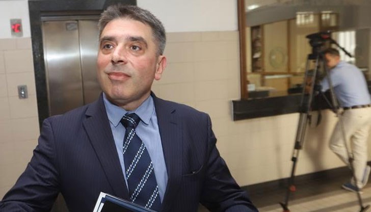 Правосъдният министър е натоварен да изпълни постановлението за допълнителните средства за надзирателите Правосъдният министър е натоварен да изпълни постановлението за допълнителните средства за надзирателите