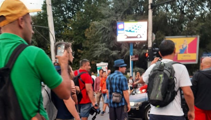 Да помогнем на хората в нужда! Гешев, Борисов и компания Да помогнем на хората в нужда! Гешев, Борисов и компания