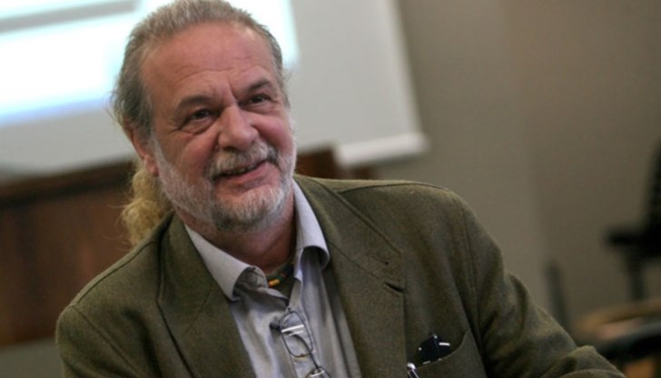 Борисов не си тръгва, защото е обещал много на могъщи хора