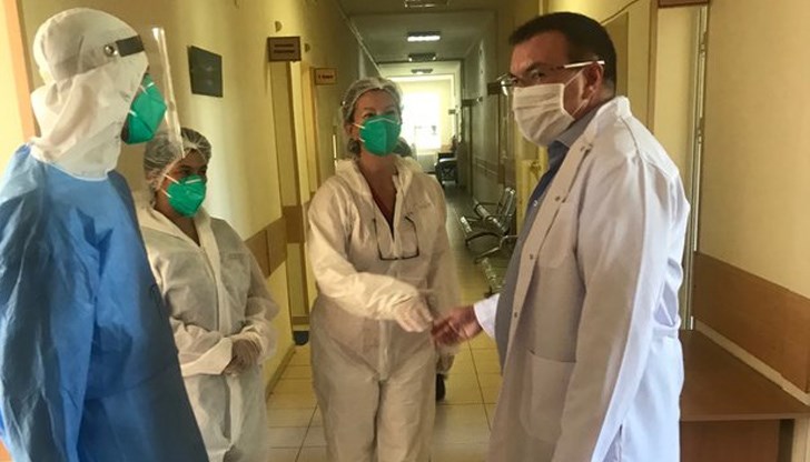 В България няма да се изпитва ваксина върху хора, отсече министър Ангелов В България няма да се изпитва ваксина върху хора, отсече министър Ангелов