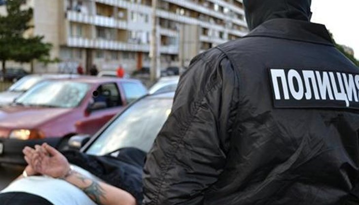 Тийнейджърът е заловен от полицията и е задържан за срок от 72 часа, водите се досъдебно производство