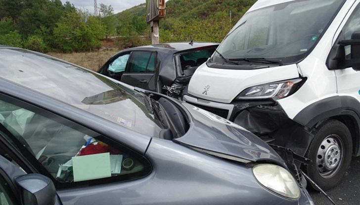 Катастрофата е заради неспазване на дистанция на пътя Катастрофата е заради неспазване на дистанция на пътя