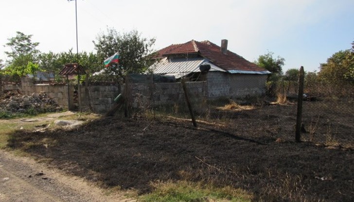 Пожарът бушува вече втори ден