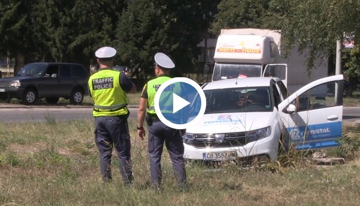 Камион изхвърли кола от пътя заради забранен обратен завой