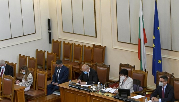 При категоричния отказ на БСП да участват в „рестарта“, това означава, че ГЕРБ разчитат на всички други формации в парламента, за да гласуват свикването на ВНС. Практиката до момента показва, че „Воля“ и патриотите подкрепят Борисов в критични моменти При категоричния отказ на БСП да участват в „рестарта“, това означава, че ГЕРБ разчитат на всички други формации в парламента, за да гласуват свикването на ВНС. Практиката до момента показва, че „Воля“ и патриотите подкрепят Борисов в критични моменти