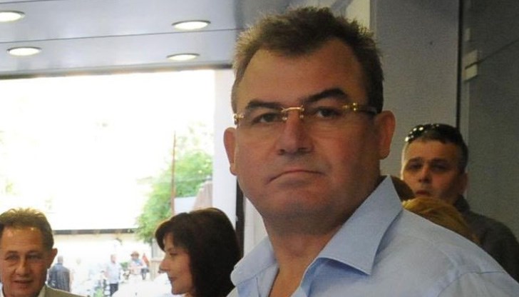 Нито един тъпак от герп, който ти се кланя, няма да пропусне да те предаде