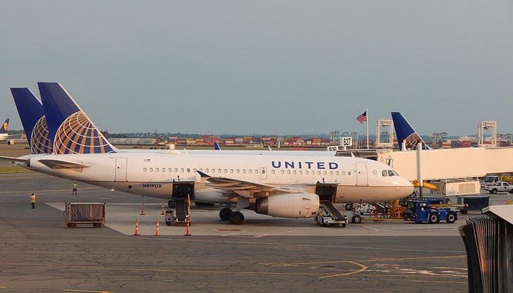 Една от водещите американски авиокомпании готви най-мащабните съкращения в историята си сред пилотите