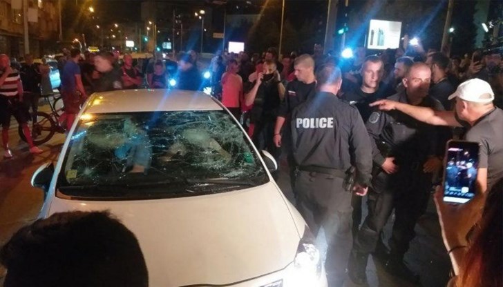 Във високите етажи на властта са си взели пуканки и само гледат доволно Във високите етажи на властта са си взели пуканки и само гледат доволно