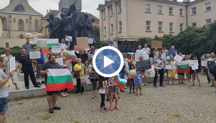 Стотици живеещи в чужбина българи започват своя протестна кампания срещу корупцията по високите етажи на властта у нас