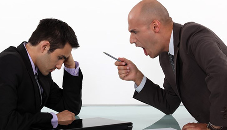 Освен ниското заплащане, други фактори са лошото отношение на работодателите и авторитарното управление