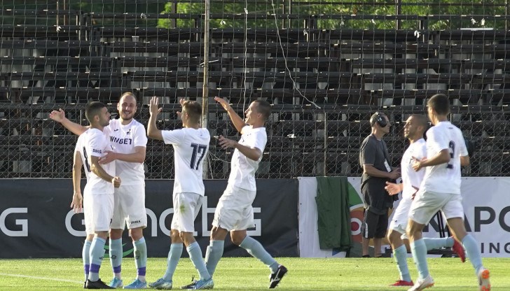 Програмата за новото първенство в Североизточната Трета лига вече е ясна и според нея Дунав трябваше да стартира с гостуване на Ботев (Нови Пазар) Програмата за новото първенство в Североизточната Трета лига вече е ясна и според нея Дунав трябваше да стартира с гостуване на Ботев (Нови Пазар)