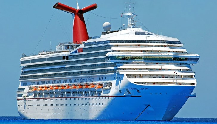 Никой от 158-членния екипаж не е имал симптоми, включително далите положителен резултат. Всички остават под карантина на борда на кораба "Роалд Амундсен", който е закотвен край Тромсьо, Норвегия