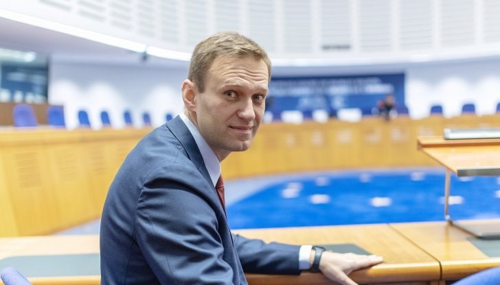 Навални е най-силният политически опонент на Владимир Путин – и беше в центъра на организирането на предизвикателство срещу държавната политика на руския президент по отношение на регионалната власт на изборите следващия месец