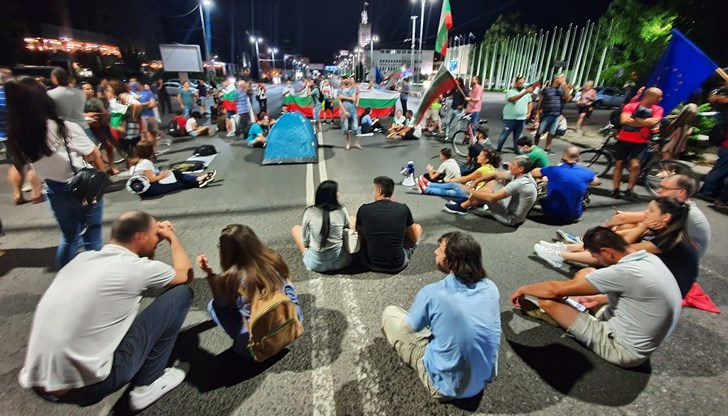 Даниел Михайлов: Скупчихме се на място, преплетохме ръце в кръг, но те започнаха да използват сила. Влачиха ни, мен също Даниел Михайлов: Скупчихме се на място, преплетохме ръце в кръг, но те започнаха да използват сила. Влачиха ни, мен също