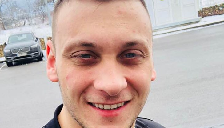 Клипове в социалните мрежи отпреди няколко години показаха самопризнание на Флоров, че протестира срещу пари