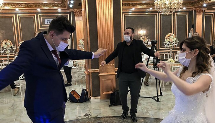 Както и присъствието на гости над 65 и под 15 години