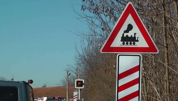 Тракторист е настанен в реанимация в болница с опасност за живота след инцидент с локомотив на жп-прелез Тракторист е настанен в реанимация в болница с опасност за живота след инцидент с локомотив на жп-прелез