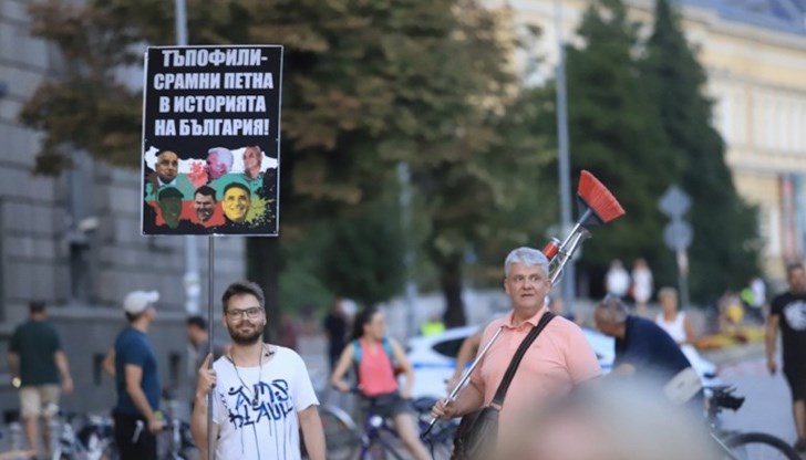 В 54-я ден на антиправителствени протести гражданите остават верни на исканията си