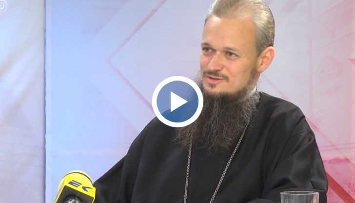 Според него ЕС проявява двойни стандарти. Като пример той посочи, че Общността затваря очите си за случващото се в България, а се е фокусирала в Беларус