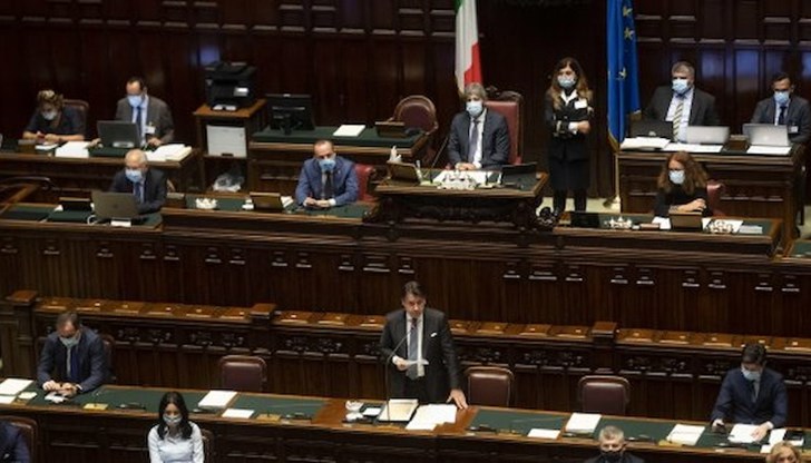 Петима депутати в италианския парламент и около 2 000 кметове, губернатори и членове на местни парламенти са взели бонус от 600 евро