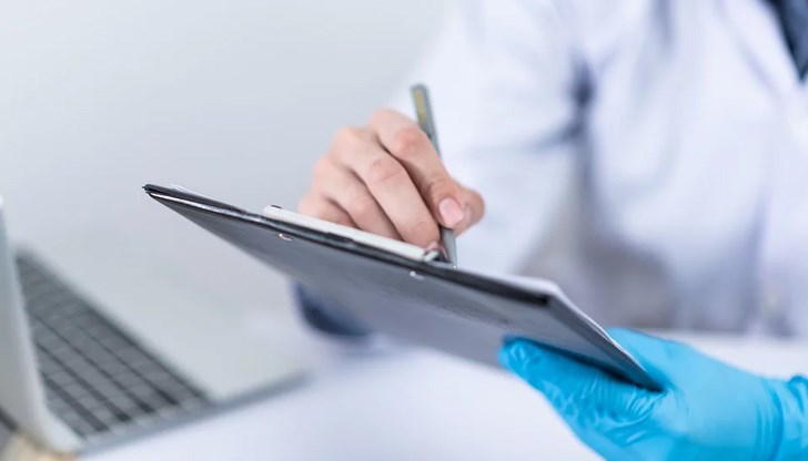 С това се обяснява защо много често при пациенти с Covid-19 се диагностицира и бъбречна недостатъчност, която се явява съществен фактор на смъртност, изтъкна Тобиас Хубер С това се обяснява защо много често при пациенти с Covid-19 се диагностицира и бъбречна недостатъчност, която се явява съществен фактор на смъртност, изтъкна Тобиас Хубер