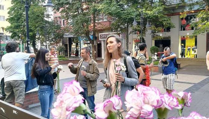 Денят днес започна с демонстрация пред областната управа на софийска област