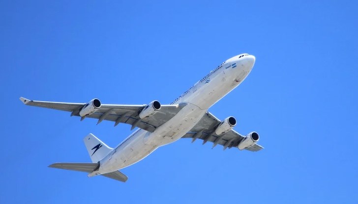 Граждани с хронични болести като диабет, хипертония, исхемична болест на сърцето, хора с наднормено тегло и по-възрастни трябва да избягват да пътешестват