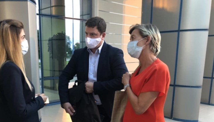 Роб Диксън бе посрещнат на Летище - София в добро настроение Роб Диксън бе посрещнат на Летище - София в добро настроение