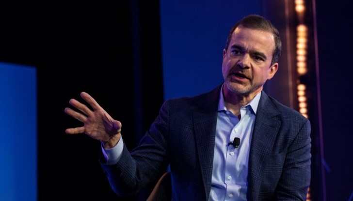 До голяма степен се смяташе, че Уилке е определен за наследник на Безос, ако той реши да се оттегли от поста си