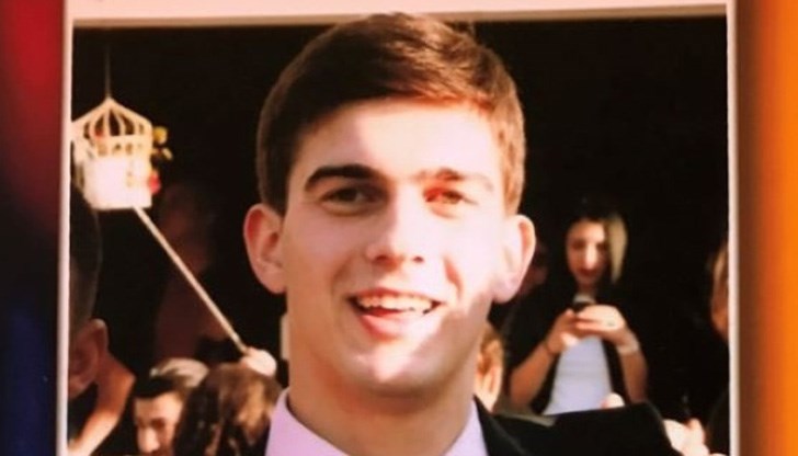 19-годишният младеж е намушкан с нож, но извършителят остава неизвестен