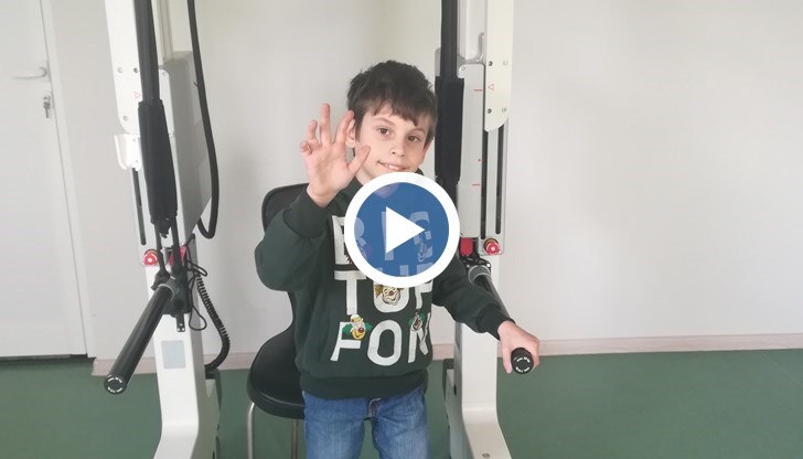 Момченцето се нуждае от рехабилитация с Локомат робот за 6 000 евро, която е непосилна за семейството му