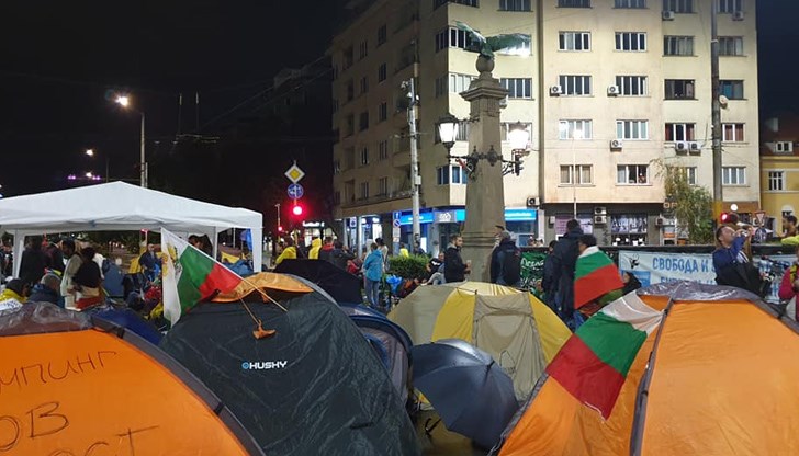 В България това лято се разгърна пълно мащабна политическа криза