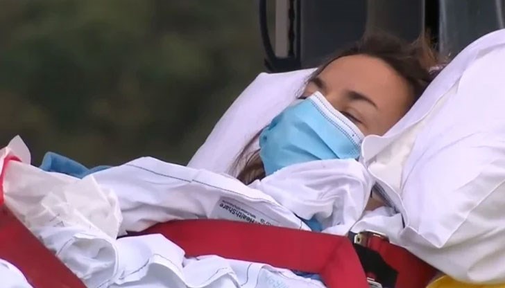 Куражлията е налагал хищника, докато не пусне плячката си