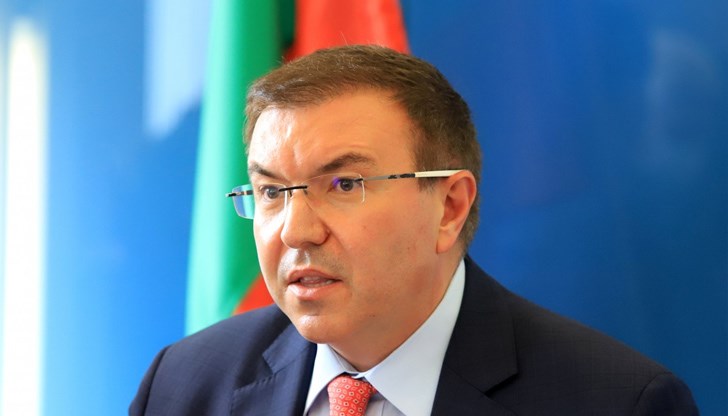 Целта е да се спести разхождането на пациентите от една точка до друга, заяви здравният министър Целта е да се спести разхождането на пациентите от една точка до друга, заяви здравният министър