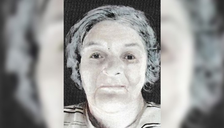 Жената е на видима възраст около 60-65 години